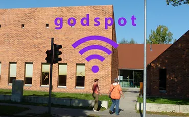 Logo godspot vor dem Gemeindezentrum Großziethen
