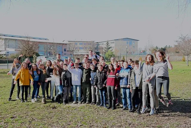 Gruppenfoto eines Konfirmandenkurses der Gemeinden Schönefeld-Großziethen